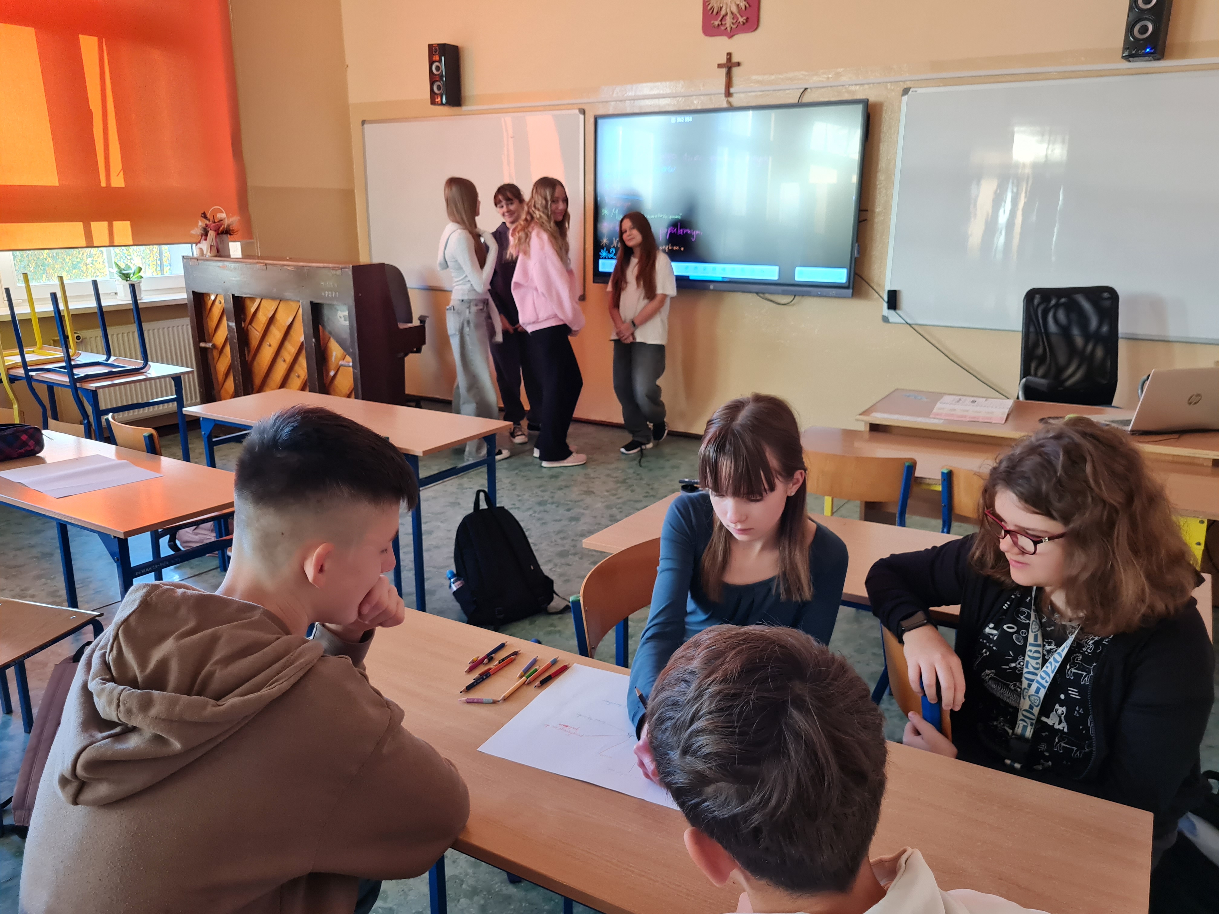 Dzieci tworzą listę jak radzić sobie z przemocą